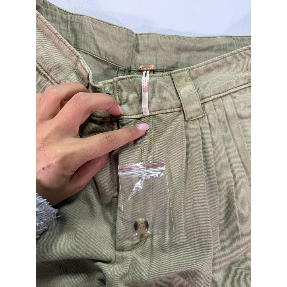 Free People Pleated Wide Leg Shorts Women's Size 2 Olive Green Cotton Chino - Picture 4 of 10